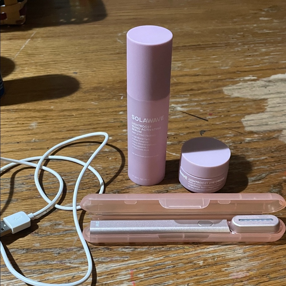 Solawave 4 in 1 wand with accessories